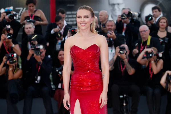 Venice Włochy Sierpnia Scarlett Johansson Uczestniczy Premierze Filmu Opowieść Małżeństwie — Zdjęcie stockowe