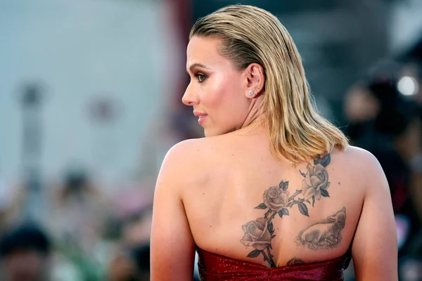 Venice Italy Αυγουστου Scarlett Johansson Παρευρίσκεται Στην Πρεμιέρα Της Ταινίας — Φωτογραφία Αρχείου