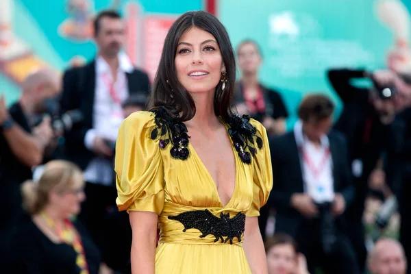 在2019年8月29日于意大利威尼斯举行的第76届威尼斯电影节上 Alessandra Mastardi出席了电影 婚姻故事 的首映式 — 图库照片