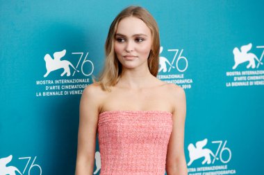Lily-Rose Depp, 72 Eylül 2019 'da Venedik, İtalya' da düzenlenen 76. Venedik Film Festivali sırasında çekilen 