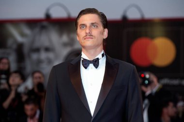 Luca Marinelli, 2 Eylül 2019 'da Venedik, İtalya' da düzenlenen 76. Venedik Film Festivali sırasında 