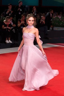 Lily-Rose Depp, 2 Eylül 2019 'da Venedik, İtalya' da düzenlenen 76. Venedik Film Festivali sırasında 