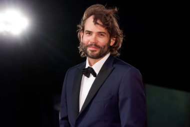 VENICE, İTALYA - SEPTEMBER 03: Rossif Sutherland, Venedik 76. Film Festivali sırasında 
