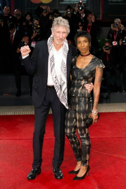 Roger Waters ve bir konuk, 