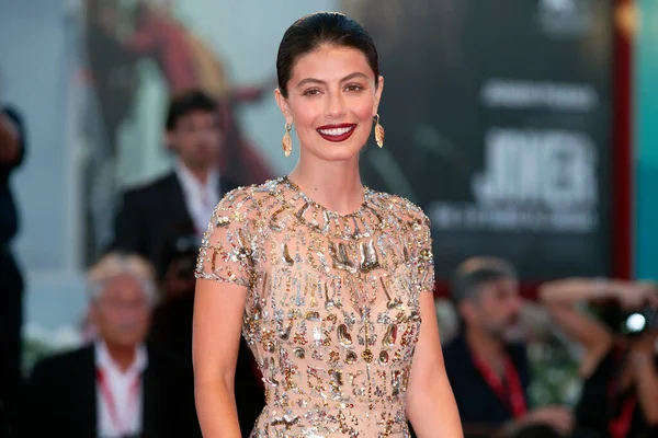 ⬇ Скачать Картинки Alessandra Mastronardi, Стоковые Фото.