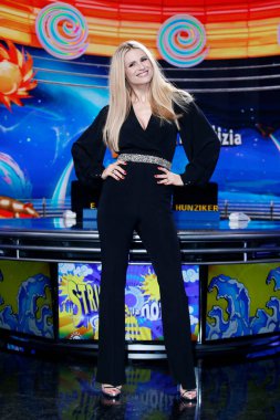 MILAN, ITALY, 4 Aralık 2017: Televizyon spikeri Michelle Hunziker 4 Aralık 2017 'de İtalya' nın Milano kentinde 
