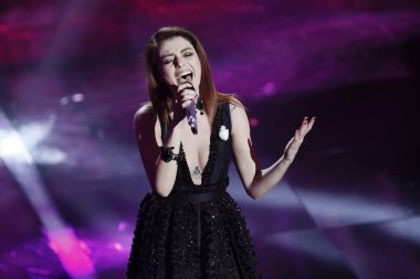 SANREMO, İtalya, 6 Şubat 2018 'de Sanremo, İtalya' da düzenlenen 68. Sanremo Şarkı Festivali 'nde şarkıcı Annalisa Scarrone sahne aldı.. 