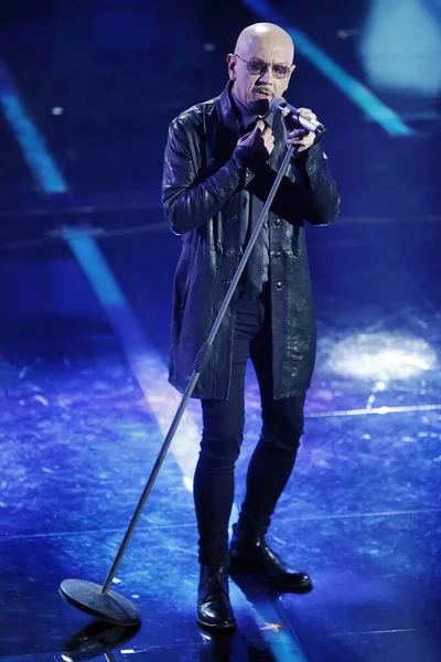 Sanremo Italia Febrero Cantante Enrico Ruggeri Actúa Escenario Del 68º — Foto de Stock