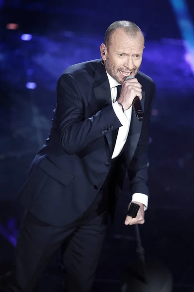 Sanremo Itália Fevereiro Cantor Biagio Antonacci Apresenta Palco 68Th Sanremo — Fotografia de Stock