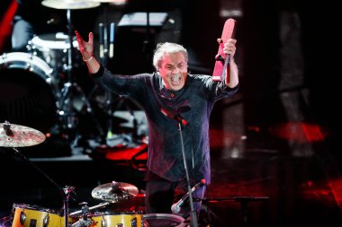 SANREMO, İtalya, 10 Şubat: Davulcu Tullio De Piscopo 10 Şubat 2018 'de İtalya' nın Sanremo kentinde düzenlenen 68. Sanremo Şarkı Festivali 'nde sahne aldı.. 