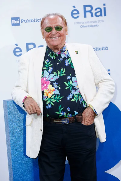 Milano Italien Juli Renzo Arbore Deltar Rai Presskonferens Programtablåer För — Stockfoto