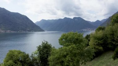 Como Gölü 'nün havadan görünüşü, Comacina Adası, İtalya manzarası.. 