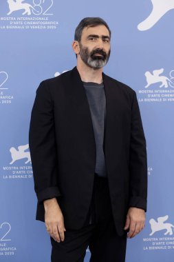 Yuri Ancarani, 27 Ağustos 2025 'te Venedik, İtalya' da düzenlenen 82. Uluslararası Film Festivali sırasında jüri fotoğraf çağrısına katıldı..
