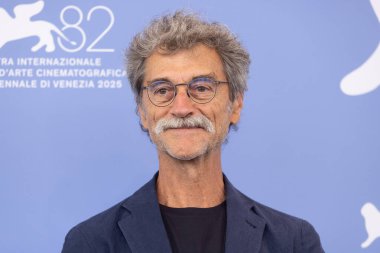 27 Ağustos 2025 'te Venedik, İtalya' da düzenlenen 82. Venedik Uluslararası Film Festivali sırasında Silvio Soldini jüri fotoğraf çağrısına katıldı..