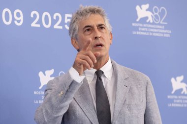 27 Ağustos 2025 'te Venedik, İtalya' da düzenlenen 82. Venedik Uluslararası Film Festivali sırasında jüri üyesi Alexander Payne jüri fotoğraf çağrısına katıldı..