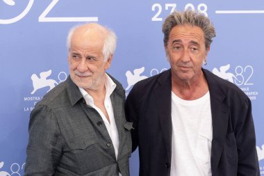 VENICE, İtalya - 27 Ağustos 2025 tarihinde Venedik, İtalya 'da düzenlenen 82. Venedik Uluslararası Film Festivali sırasında Toni Servillo ve Paolo Sorrentino 