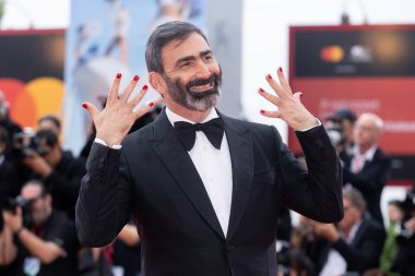 Yuri Ancarani, 27 Ağustos 2025 'te Venedik Uluslararası Film Festivali sırasında İtalya' nın Venedik kentinde düzenlenen Açılış Töreni kırmızı halısına katıldı.. 