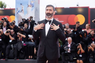 Yuri Ancarani, 27 Ağustos 2025 'te Venedik Uluslararası Film Festivali sırasında İtalya' nın Venedik kentinde düzenlenen Açılış Töreni kırmızı halısına katıldı.. 