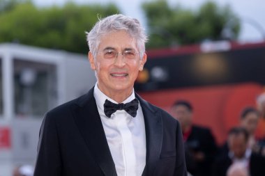 27 Ağustos 2025 'te Venedik, İtalya' da düzenlenen 82. Venedik Uluslararası Film Festivali sırasında Alexander Payne açılış törenine katılıyor.. 