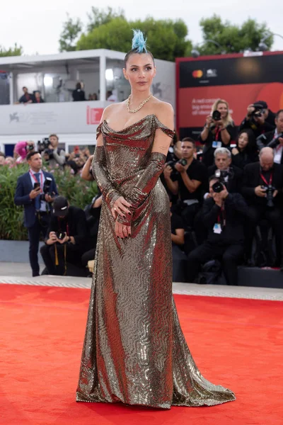 27 Ağustos 2025 'te Venedik Uluslararası Film Festivali sırasında Venedik, İtalya' da düzenlenen Açılış Töreni kırmızı halısına katılıyor.. 