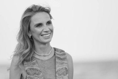 Emanuela Fanelli, 26 Ağustos 2025 'te Venedik' teki Hotel Excelsior 'da 82. Uluslararası Film Festivali sunucusunun fotoğraf çağrısına katıldı..