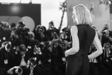 Cate Blanchett, 27 Ağustos 2025 'te Venedik Uluslararası Film Festivali sırasında İtalya' nın Venedik kentinde düzenlenen Açılış Töreni kırmızı halısına katıldı.. 