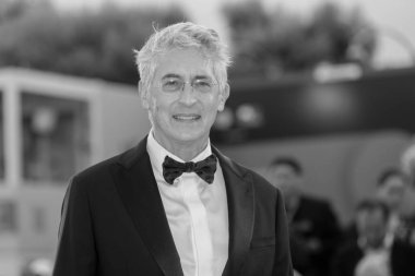 27 Ağustos 2025 'te Venedik, İtalya' da düzenlenen 82. Venedik Uluslararası Film Festivali sırasında Alexander Payne açılış törenine katılıyor.. 