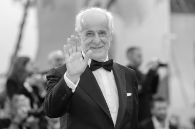 Venedik, İtalya - 27 Ağustos 2025 'te Venedik, İtalya' da düzenlenen 82. Venedik Uluslararası Film Festivali sırasında aktör Toni Servillo, Açılış Töreni kırmızı halısına katıldı.. 