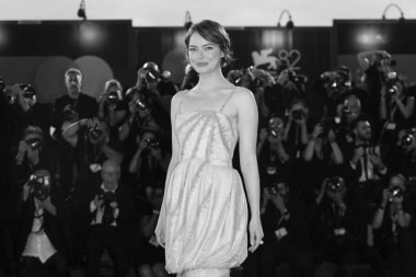 Emma Stone 28 Ağustos 2025 'te Venedik, İtalya' da düzenlenen 82. Uluslararası Venedik Film Festivali sırasında 