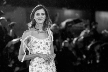 Venedik, İtalya - 28 Ağustos 2025 tarihinde Venedik, İtalya 'da düzenlenen 82. Venedik Uluslararası Film Festivali sırasında aktris Benedetta Porcaroli 