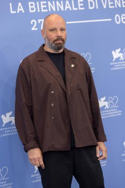 VENICE, İtalya - 28 Ağustos 2025 tarihinde Venedik, İtalya 'da düzenlenen 82. Venedik Uluslararası Film Festivali sırasında Yorgos Lanthimos 