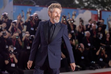 VENICE, İtalya - 28 Ağustos 2025 tarihinde Venedik, İtalya 'da düzenlenen 82. Venedik Uluslararası Film Festivali sırasında Willem Dafoe 