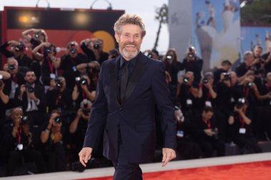 VENICE, İtalya - 28 Ağustos 2025 tarihinde Venedik, İtalya 'da düzenlenen 82. Venedik Uluslararası Film Festivali sırasında Willem Dafoe 