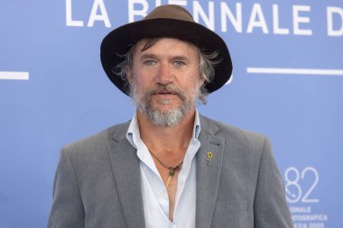 Steve Boyes, 28 Ağustos 2025 'te Venedik, İtalya' da düzenlenen 82. Venedik Uluslararası Film Festivali sırasında 