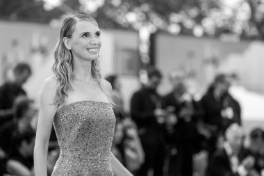 Emanuela Fanelli 29 Ağustos 2025 'te Venedik, İtalya' da düzenlenen 82. Venedik Uluslararası Film Festivali sırasında 