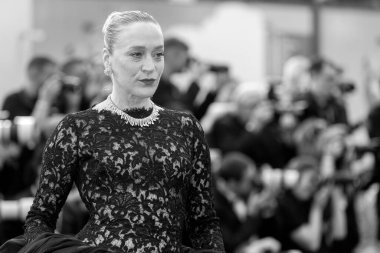 Venedik, İtalya - 29 Ağustos 2025 tarihinde Venedik, İtalya 'da düzenlenen 82. Venedik Uluslararası Film Festivali sırasında oyuncu Chloe Sevigny 