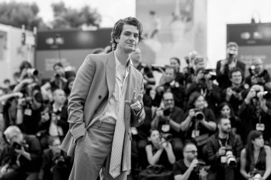 Venedik, İtalya - 29 Ağustos 2025 tarihinde Venedik, İtalya 'da düzenlenen 82. Venedik Uluslararası Film Festivali sırasında aktör Andrew Garfield 