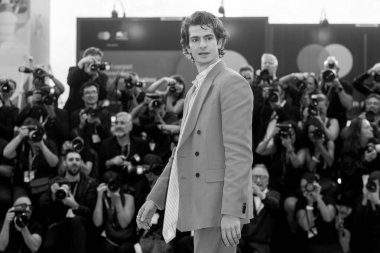 Venedik, İtalya - 29 Ağustos 2025 tarihinde Venedik, İtalya 'da düzenlenen 82. Venedik Uluslararası Film Festivali sırasında aktör Andrew Garfield 