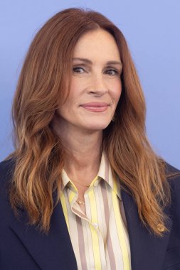 Venedik, İtalya - 29 Ağustos 2025 tarihinde Venedik, İtalya 'da düzenlenen 82. Venedik Uluslararası Film Festivali sırasında oyuncu Julia Roberts, 