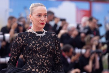 Venedik, İtalya - 29 Ağustos 2025 tarihinde Venedik, İtalya 'da düzenlenen 82. Venedik Uluslararası Film Festivali sırasında oyuncu Chloe Sevigny 