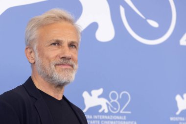 30 Ağustos 2025 'te Venedik, İtalya' da düzenlenen 82. Venedik Uluslararası Film Festivali sırasında Christoph Waltz 