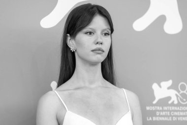Venedik, İtalya - 30 Ağustos 2025 tarihinde Venedik, İtalya 'da düzenlenen 82. Venedik Uluslararası Film Festivali sırasında oyuncu Mia Goth, 