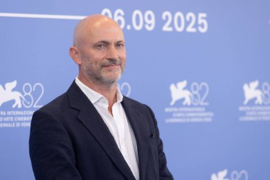 VENICE, İtalya - 31 Ağustos 2025 tarihinde Venedik, İtalya 'da düzenlenen 82. Uluslararası Film Festivali sırasında Will Keen, 