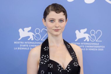 1 Eylül 2025 'te Venedik, İtalya' da düzenlenen 82. Venedik Uluslararası Film Festivali sırasında Thomasin McKenzie 