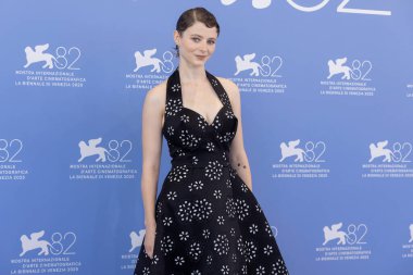 1 Eylül 2025 'te Venedik, İtalya' da düzenlenen 82. Venedik Uluslararası Film Festivali sırasında Thomasin McKenzie 