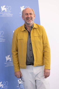 1 Eylül 2025 'te Venedik, İtalya' da düzenlenen 82. Venedik Uluslararası Film Festivali sırasında David Cale 