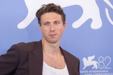 1 Eylül 2025 'te Venedik, İtalya' da düzenlenen 82. Venedik Uluslararası Film Festivali sırasında Jamie Bogyo 