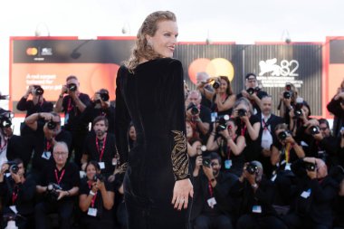 EVA Herzigova, 2 Eylül 2025 'te Venedik Uluslararası Film Festivali sırasında 