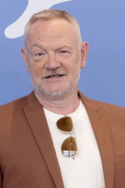 Jared Harris, 2 Eylül 2025 'te Venedik, İtalya' da düzenlenen 82. Venedik Uluslararası Film Festivali sırasında 