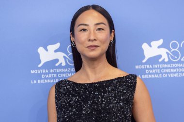 Greta Lee, 2 Eylül 2025 tarihinde Venedik, İtalya 'da düzenlenen 82. Venedik Uluslararası Film Festivali sırasında 